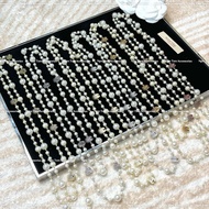 A long charm necklace mixed with interwoven, luxurious artificial jade necklace A