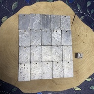 Xinjiang Aletai Iron Meteorite Safe Weight About 18g Size 20 * 30 * 3mm8.18