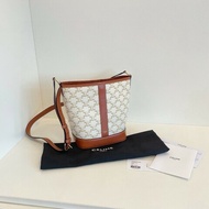 Celine 凱旋門白色老花水桶包 肩背包 斜背包 🈶購鉦