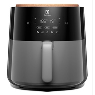 ELECTROLUX 6.8L UltimateTaste 500 air fryer E5AF1-700P