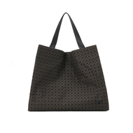 New กระเป๋า BAOBAO แท้ issey miyake KURO tote bag/กระเป๋าถือ/กระเป๋าผู้หญิง/กระเป๋าผู้ชาย/กระเป๋าผู้