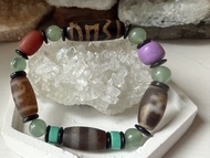 西藏寶瓶、二線天珠、一眼天地天珠。松石、綠瑪瑙手鍊