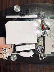 WII4.3J主機白色.原廠左右手把+配件齊全.相容性最高.非常稀少.最後一台