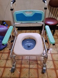 富士康扶手升降便器椅 便盆椅 沐浴椅（戴輪子）