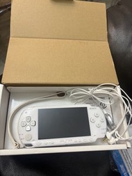 PSP 黑白兩色 有盒 (不包電&耳機線）