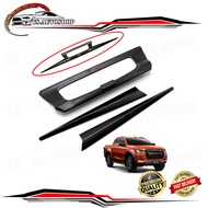 คิ้วฝากระโปรงท้าย + เบ้ารองมือเปิดฝาท้าย ดาบ 3 ชิ้น ดำด้าน โลโก้ แดง D-Max 1ชิ้น Isuzu D-Max Dmax 4x