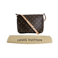 路易威登 M51257 Monogram 肩背包 Musette Tango 短單背包
LOUIS VUITTONブラウン[二手]