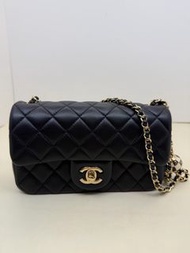 CHANEL香奈兒 CF足球大mini 晶片款 23C黑金羊皮鏈條包 底20cm