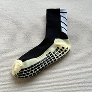 ถุงเท้ากันลื่น ถุงเท้าฟุตบอล Sport Sock ปุ่มกันลื่น หนึบ ใส่สบาย ระบายอากาศดี ขนาดเท้า 38-43cm.