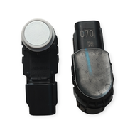 เซ็นต์เซอร์ ติดกันชนหน้า  รหัสสี 070 Toyota Revo Fortuner แท้ถอด 1ชิ้น