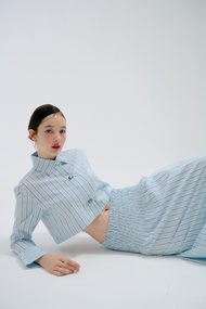 QUINN CROP SHIRT เสื้อเชิ้ตแขนยาว  ผ้าคอตตอนนำเข้าจากญี่ปุ่น ใส่สบายมาก