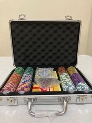 全新最抵優惠 ☺️ Poker 套裝 玻璃DEALER 撲克套裝 德州撲克 麻將籌碼 POKER 在家賭具 Poker Set Chip set