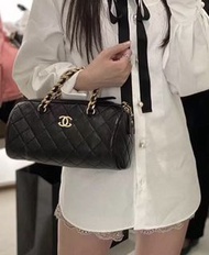 Chanel 黑色菱格紋圓筒包