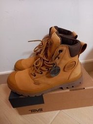 Palladium 女裝高筒防水boot