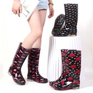 รองเท้าบูทกันฝนผู้หญิง1คู่ รองเท้าบูทกันฝนพิมพ์ลายสไตล์เกาหลี กันน้ำกันลื่นทนต่อการสึกหรอ สิ่งจำเป็นสำหรับวันฝนตก