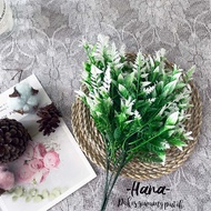 Daun pakis plastik / daun pakis artificial