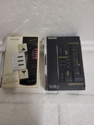 A.   Toshiba Walkman。卡式帶機。日本東芝。