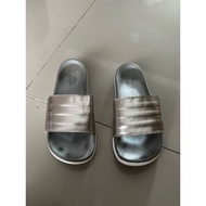 adidas Adilette Comfort Slides size US 8 UK 7 FR 40 Half JP 255 CHN 250 Suitable For Feet 25-26 Cm.