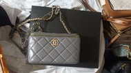 Chanel 灰色菱格紋化妝包