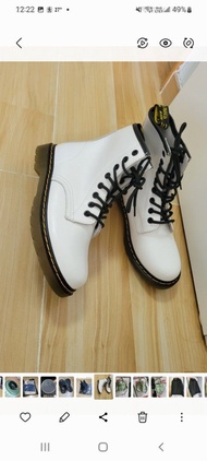 Dr. Martens 白色短靴