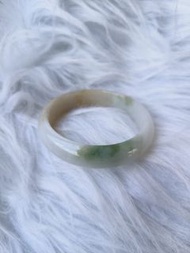 #1065貴妃圈口52.7（適合46.7正圈）奶白底+淡黃翡底色飄綠花玉鐲 天然緬甸翡翠A玉