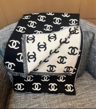 🔥Hot 爆chanel 黑白cc logo 圍巾補貨～