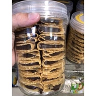Tradisional kuih kapit(coklat)