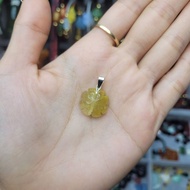 Q954 Four Leaf Clover Pendant with Blonde Hair Ag Hook, Earth and Metal element - Feng Shui TUDO