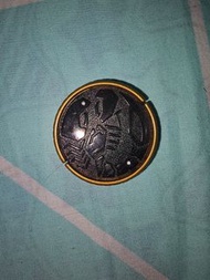 《假面騎士OOO》的 Sasori（蠍子）核心硬幣，屬於CSM（Complete Selection Modification）系列的高階玩具收藏品