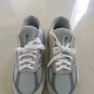 sepatu nb 990 v5 usa size 41.5