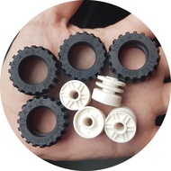 4x LEGO White Wheel 18mm D. x 14mm with Black Tire 30.4 x 14 Offset Tread (55981 / 92402)