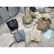 OCT01 52907 Women's Shoulder Carry Bag