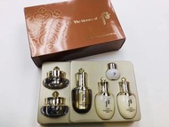 后whoo天氣丹 六件套裝 （⭕華泫面霜：10ml   ⭕華泫眼霜：5ml   ⭕華泫精華：8ml   ⭕華泫水：25ml   ⭕華泫乳：25ml   ⭕山洋參精油：5ml）