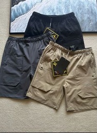 外國預訂 3色選 arcteryx logo 户外機能 goretex  拉鍊口袋 短褲