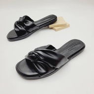 รองเท้าแตะทรงสวม ดีไซน์หน้าไขว้แบบจับจีบ รุ่น CV5638 (แนะนำเพิ่ม 1 ไซส์)