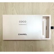 Chanel 香奈兒小禮盒 紙袋 生日禮物 母親節禮物 紙盒《小乖小舖》 Chanel 香奈兒珍珠光白禮盒A 1個