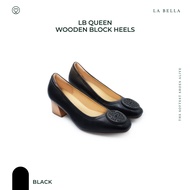 LA BELLA รองเท้าคัชชูส้นสูงหนังแกะ รุ่น LB QUEEN WOODEN BLOCK HEELS - BLACK