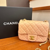 Chanel 粉膚金球方胖鏈包