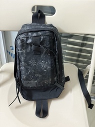 Gregory Switch Sling 經典黑花印花單肩斜背袋
