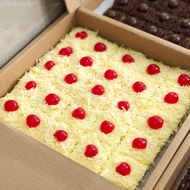 [Heritage] [Cake Potong] [Party Snack] 2 Large Cakes (22x22cm each) / Cheese Cake &amp; Chocolate Cake  / Premium Kueh Lapis / Birthday Cake / Hari Raya Cake / Halal Cake / Kuih Lapis / Pandan Cake