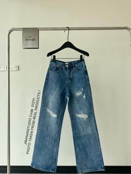 Jiranan 01211กางเกงยีนส์ทรงกระบอกขาตรงเอวสูงเหนือสะดือ  ดีเทลแต่งขาด ผ้ายีนส์ไม่ยืด jiranan studio j