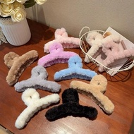 Winter Faux Fur Hair Claw Clip Elegant Acrylic Crab Barrette Girl Hair Accessories Furry 冬季仿皮毛发爪夹优雅亚
