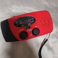 緊急手搖發電太陽能充電電筒收音機