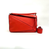 Loewe Puzzle紅牛皮中號 約95新