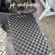 3D Chess Pattern Children's Seat