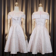 [พร้อมส่ง] [LUXURY707] เดรสออกงานทรงสั้น เปิดบ่าน่ารัก กระโปรงฟรีช่วงสะโพก (VG9558)