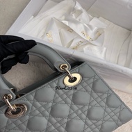 🩶Dior Lady Dior 黛妃包 /淡雅灰🩶無花果精品