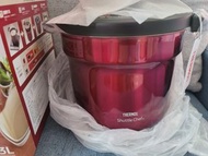 快搶 配合日元低位 現貨$729 4-6日人 4.3l 現貨酒紅色   日本直送 Thermos 膳魔師 真空煲 燜燒鍋 燜煮烹調器 100% new 全新品 型格金屬黑  cool grey / 高