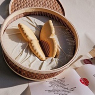 朮木原木按摩梳系列－化蝶對梳 新婚禮盒