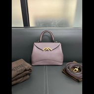 Moynat Gaby 
莫奈  煙灰紫金扣手提包